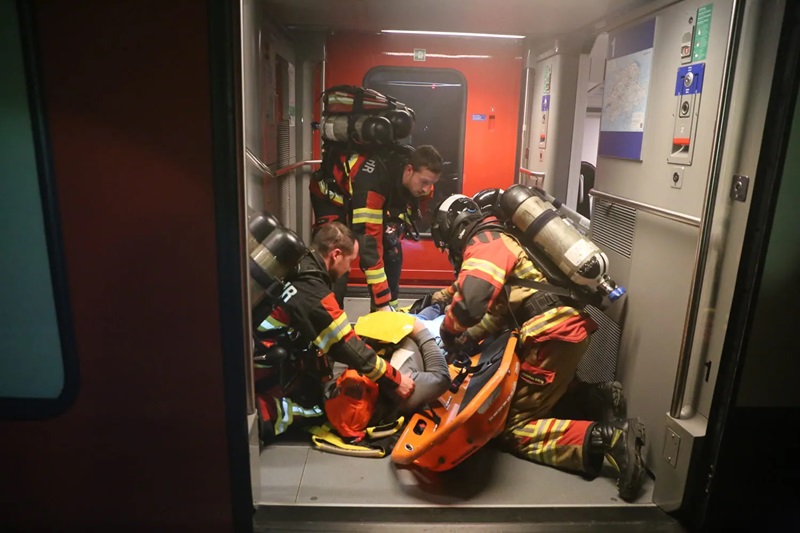 Rettungsuebung Loetschberg Basistunnel